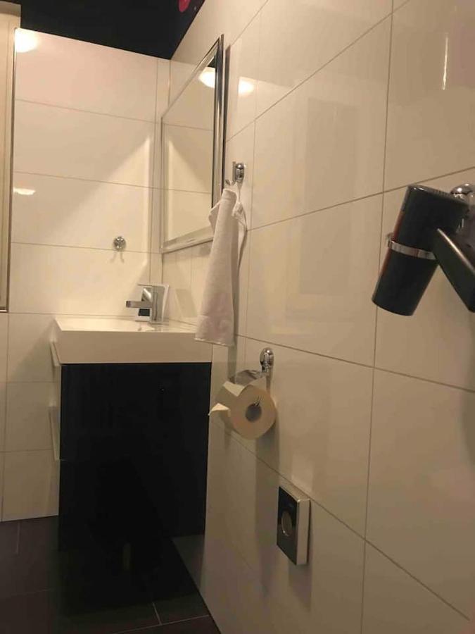 Schoene Grosse Wohnung 2 Schlafzimmer Bis 6 Pax Naehe Stadion Signal Iduna Dortmund Exterior photo