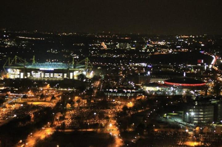 Schoene Grosse Wohnung 2 Schlafzimmer Bis 6 Pax Naehe Stadion Signal Iduna Dortmund Exterior photo