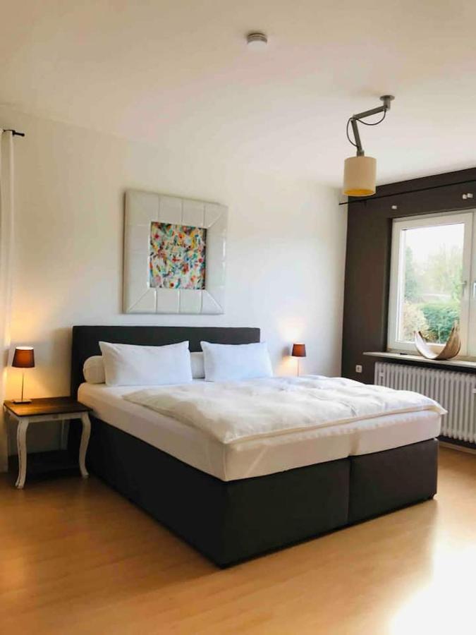 Schoene Grosse Wohnung 2 Schlafzimmer Bis 6 Pax Naehe Stadion Signal Iduna Dortmund Exterior photo