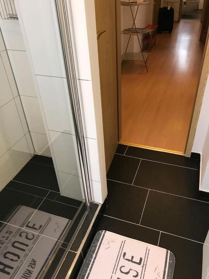 Schoene Grosse Wohnung 2 Schlafzimmer Bis 6 Pax Naehe Stadion Signal Iduna Dortmund Exterior photo